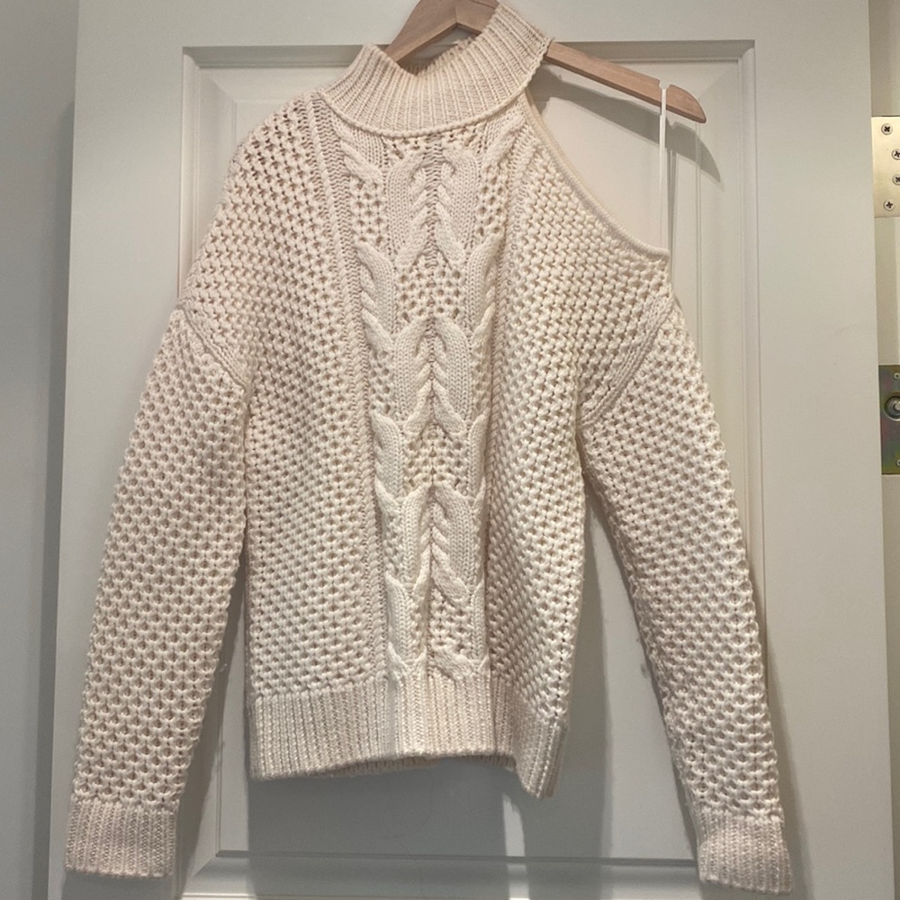 Intermix cold shoulder size small 100% wool. Cream/egg shell color